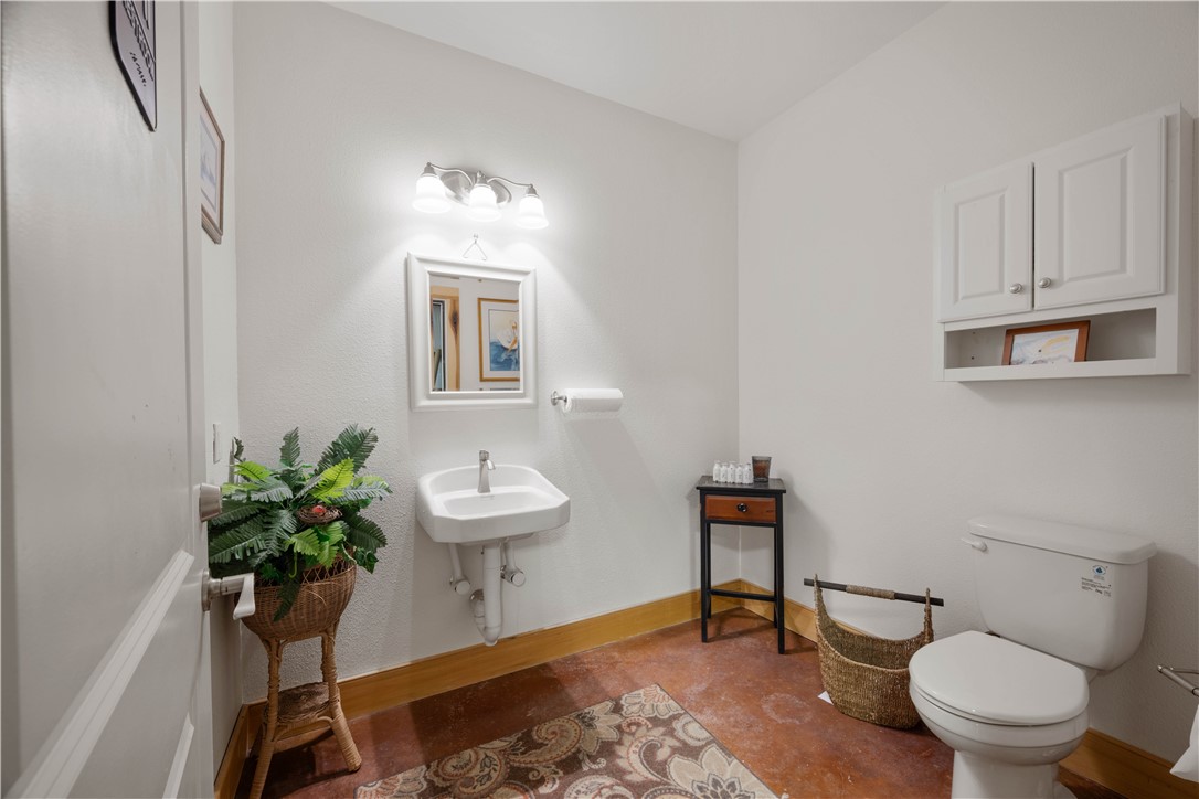 1125 W Market St Property Photo 21