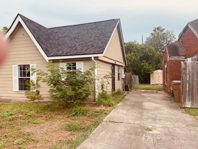 627 Southern St Property Photo 2