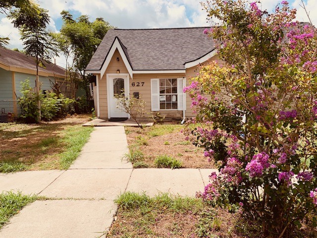 627 Southern St Property Photo 3