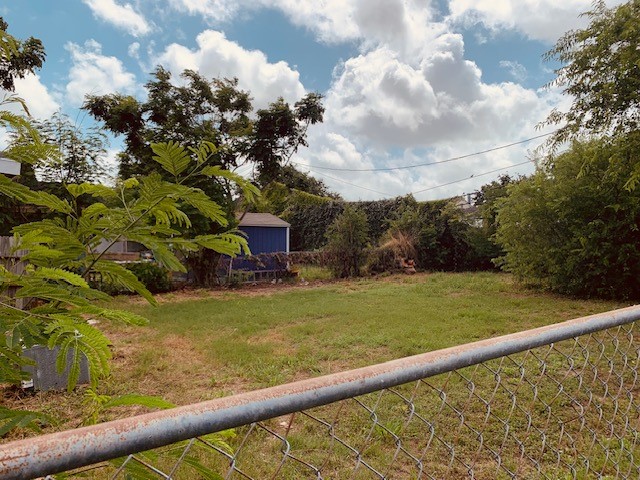 627 Southern St Property Photo 5