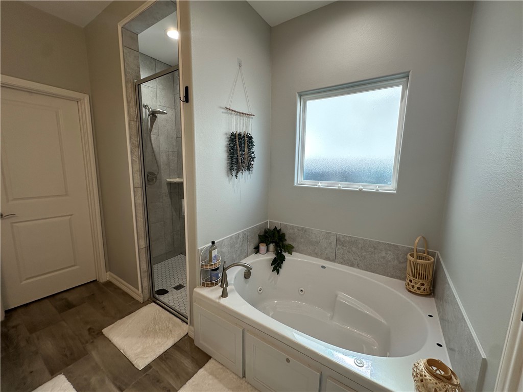 1807 Bay Landing Dr Property Photo 5