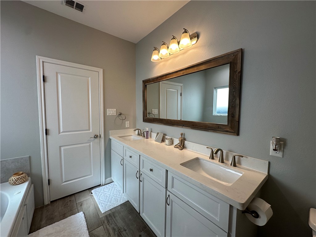 1807 Bay Landing Dr Property Photo 6