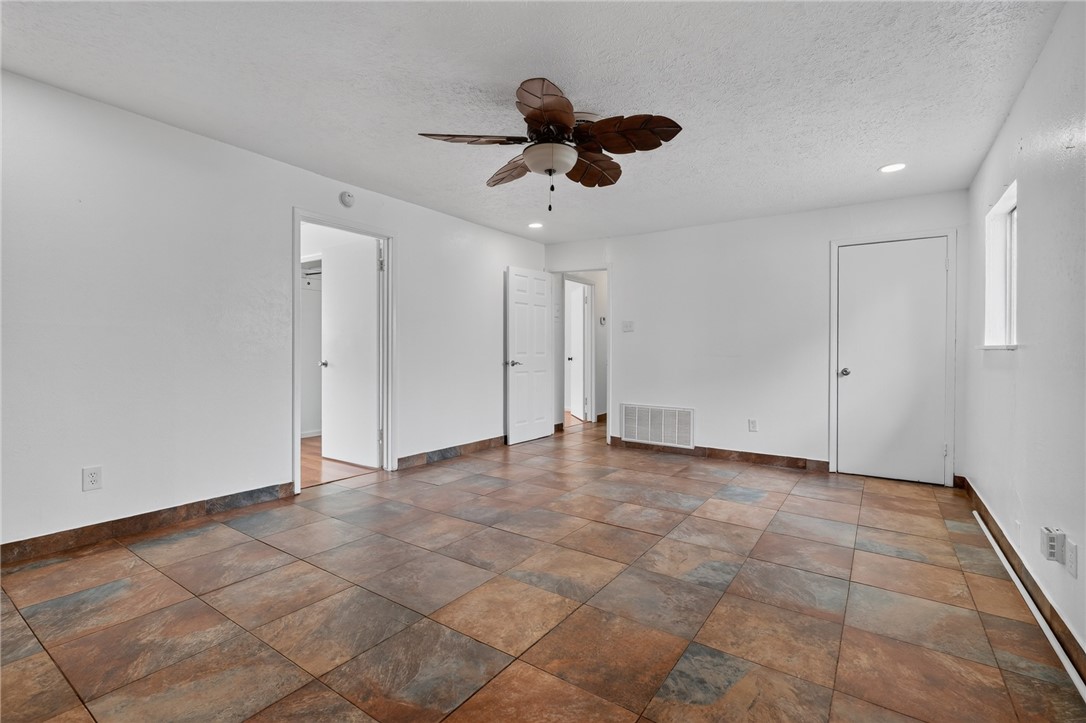 4905 Curtis Clark Dr Property Photo 5