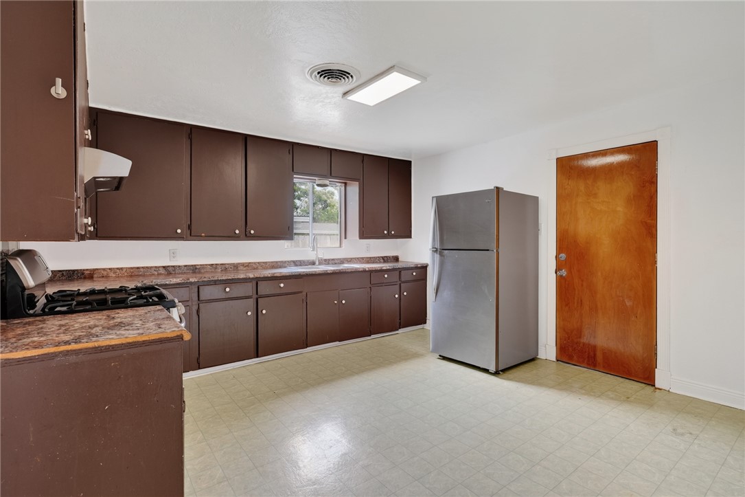 4905 Curtis Clark Dr Property Photo 10