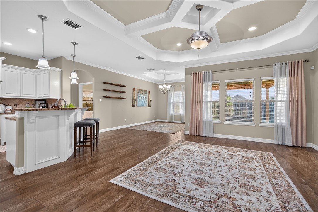 10317 Beverly Hills Dr Property Photo 6