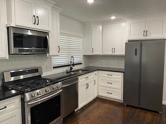 310 Wilshire Pl Property Photo 3