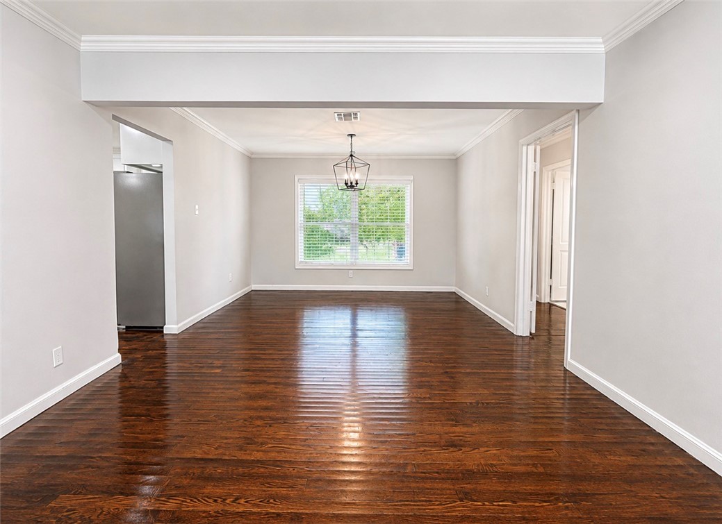 310 Wilshire Pl Property Photo 3
