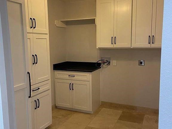 310 Wilshire Pl Property Photo 5