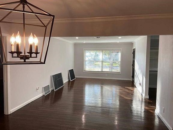 310 Wilshire Pl Property Photo 6