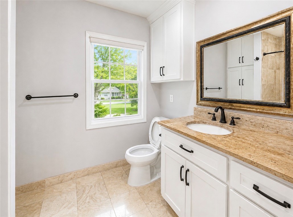310 Wilshire Pl Property Photo 7