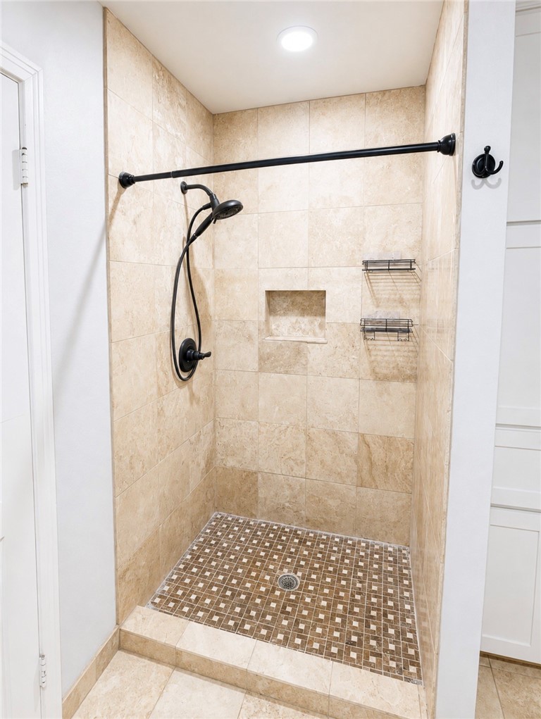 310 Wilshire Pl Property Photo 8