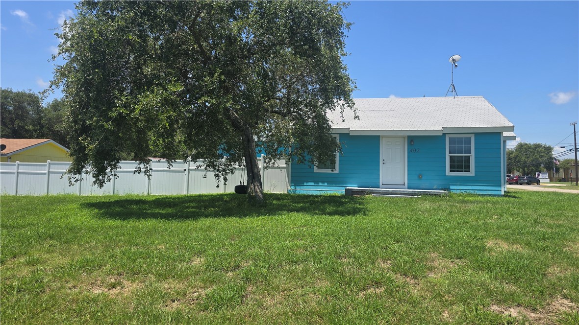 402 S Saunders St Property Photo 1