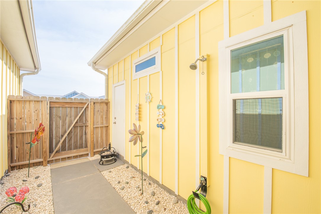 14209 Anegada Dr Property Photo 3