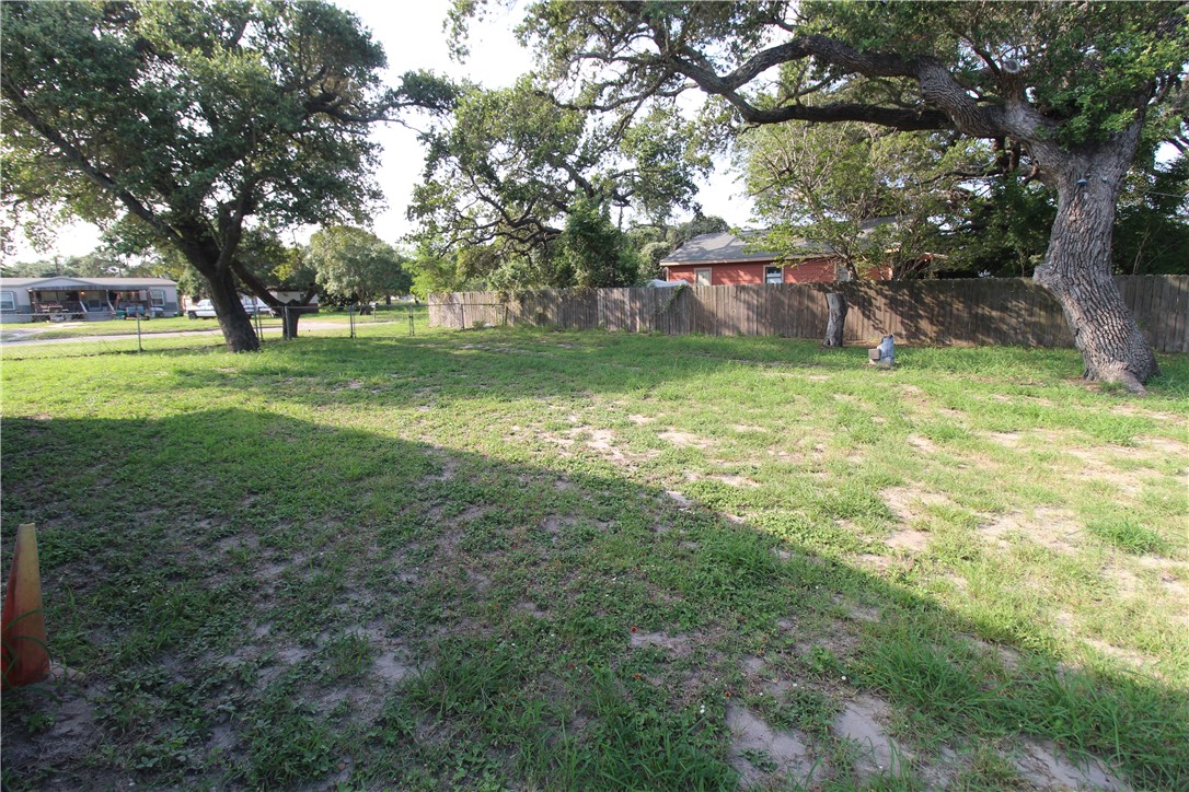 617 N Houston St Property Photo 24