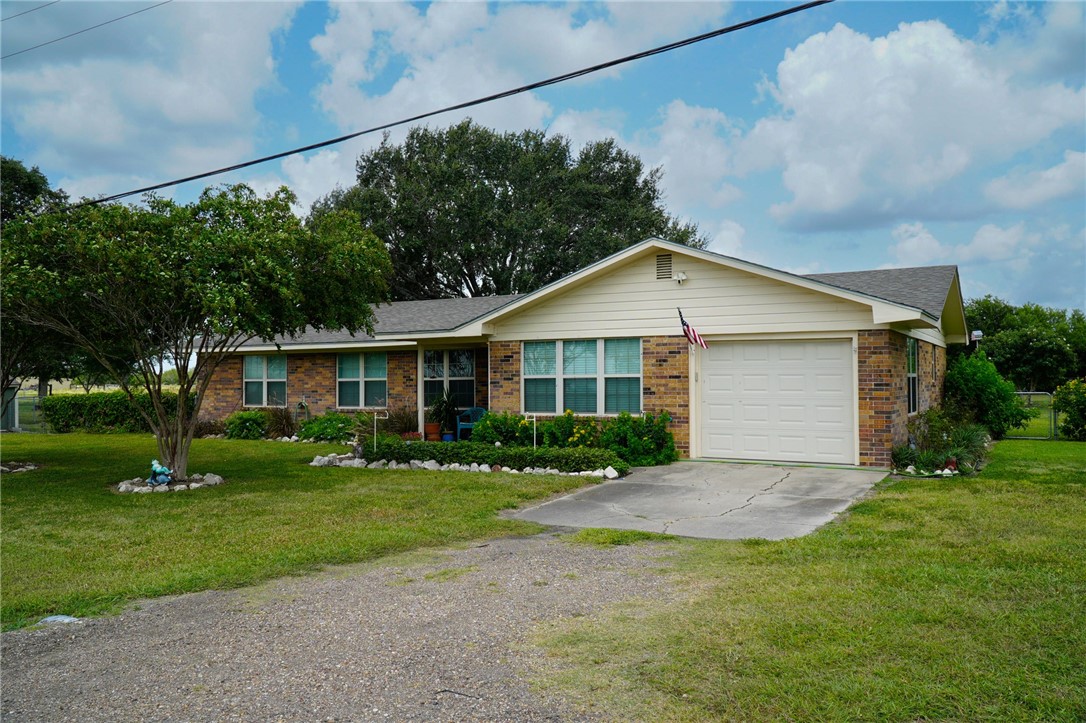 112 Oak Property Photo 2