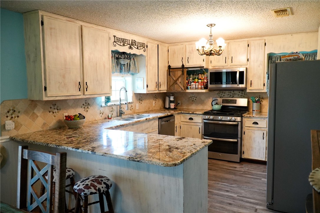 112 Oak Property Photo 3