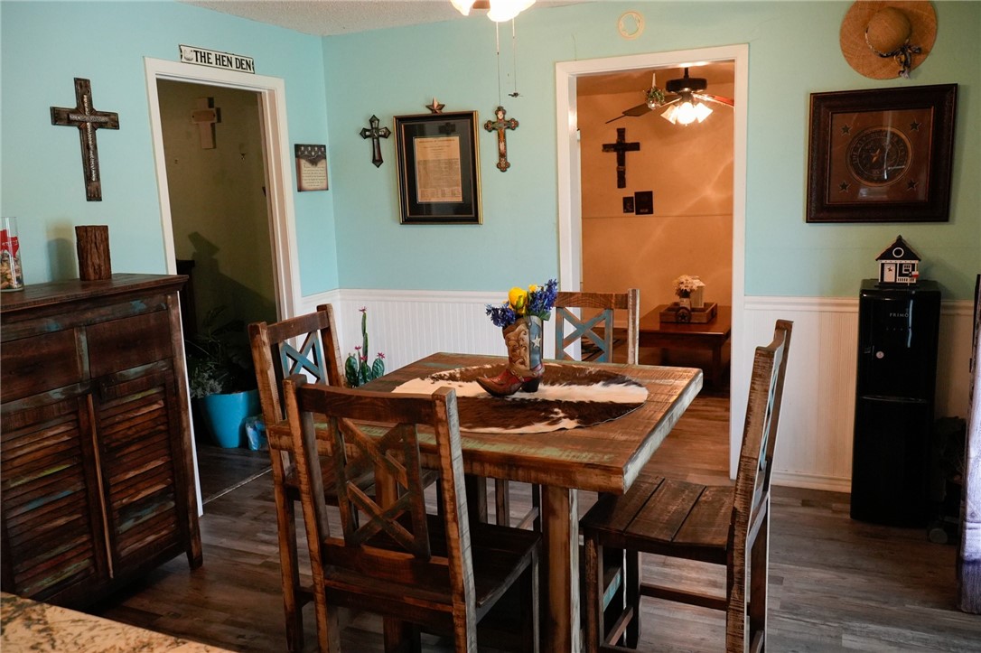 112 Oak Property Photo 5