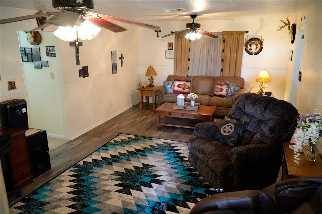 112 Oak Property Photo 6