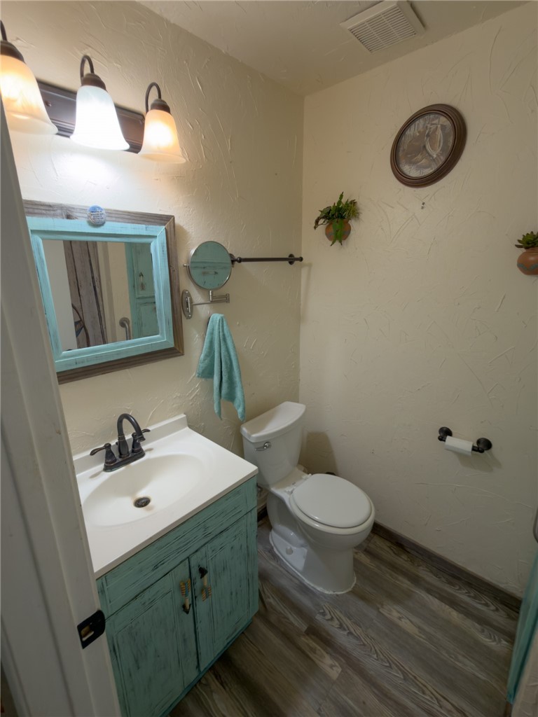 112 Oak Property Photo 12