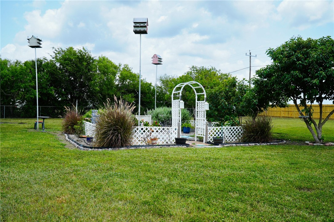 112 Oak Property Photo 17