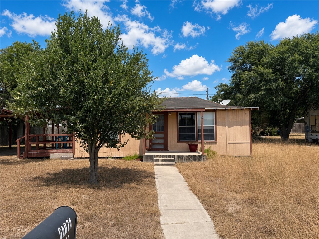 1315 Railroad St Property Photo 2