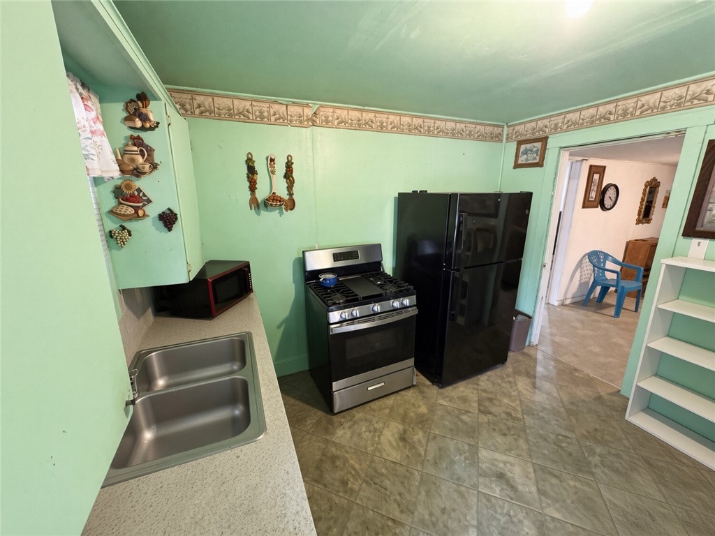 1315 Railroad St Property Photo 7