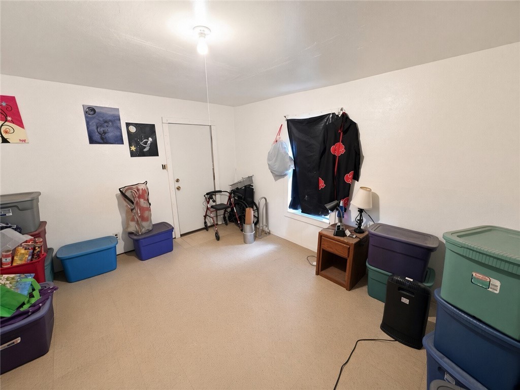 1315 Railroad St Property Photo 8
