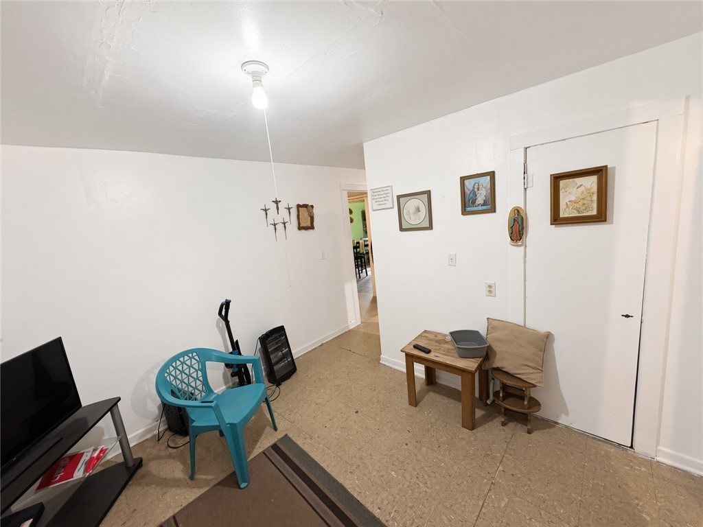 1315 Railroad St Property Photo 12