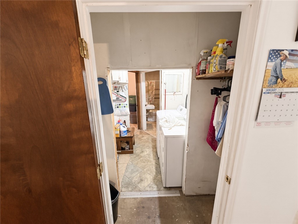 1315 Railroad St Property Photo 15