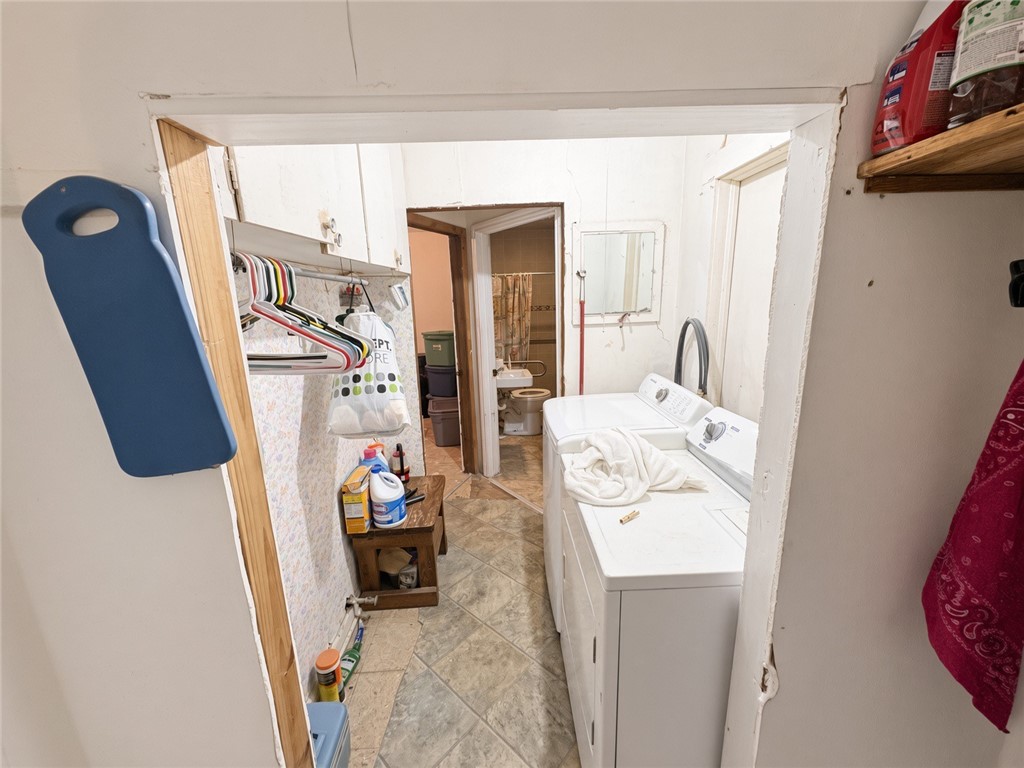 1315 Railroad St Property Photo 16