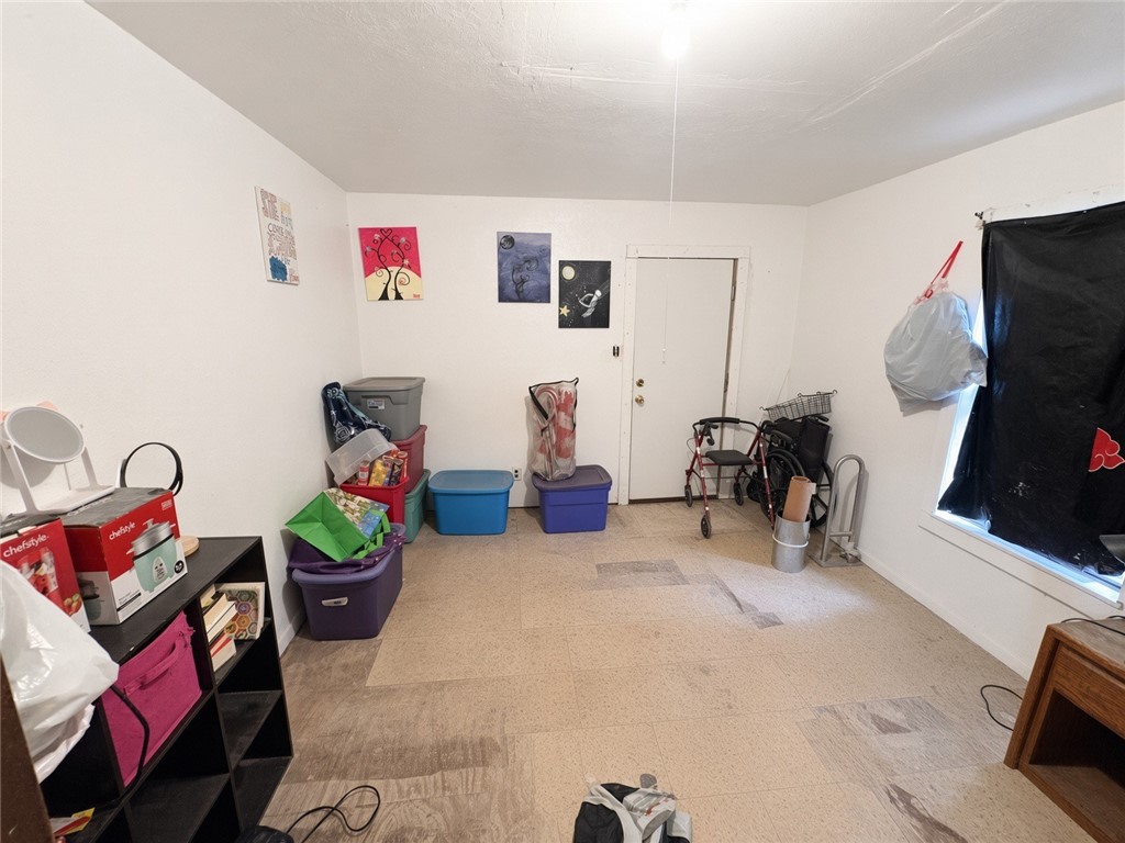 1315 Railroad St Property Photo 19