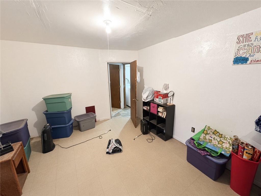 1315 Railroad St Property Photo 20