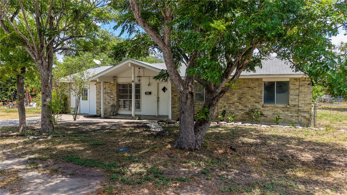 1604 Cadillac Property Photo 2