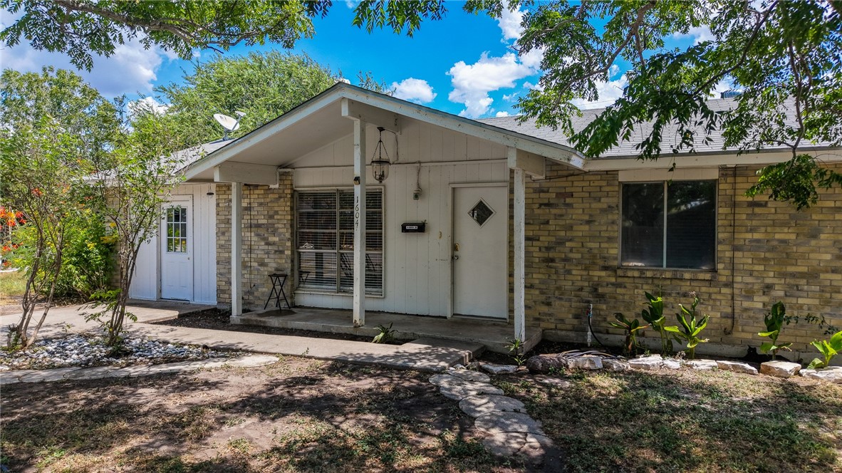 1604 Cadillac Property Photo 4