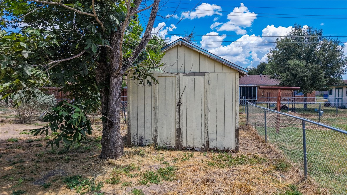 1604 Cadillac Property Photo 18