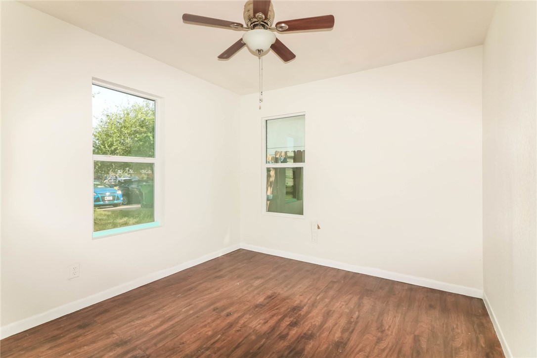 306 N Houston St Property Photo 4
