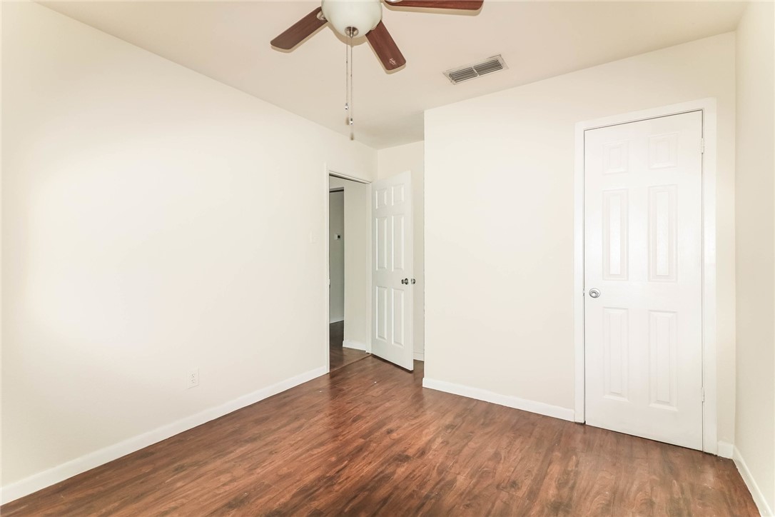 306 N Houston St Property Photo 6