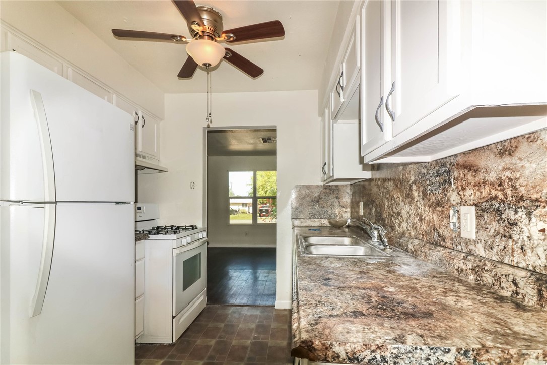 306 N Houston St Property Photo 8