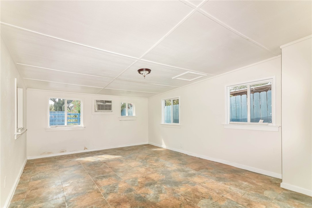306 N Houston St Property Photo 17
