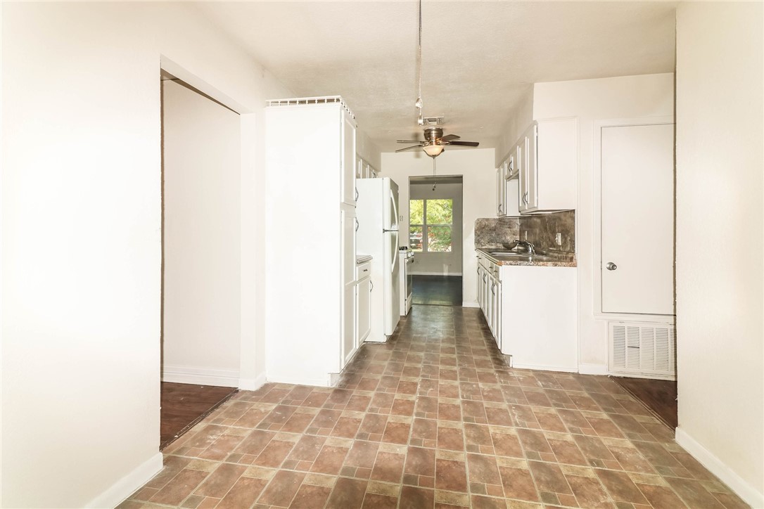 306 N Houston St Property Photo 19