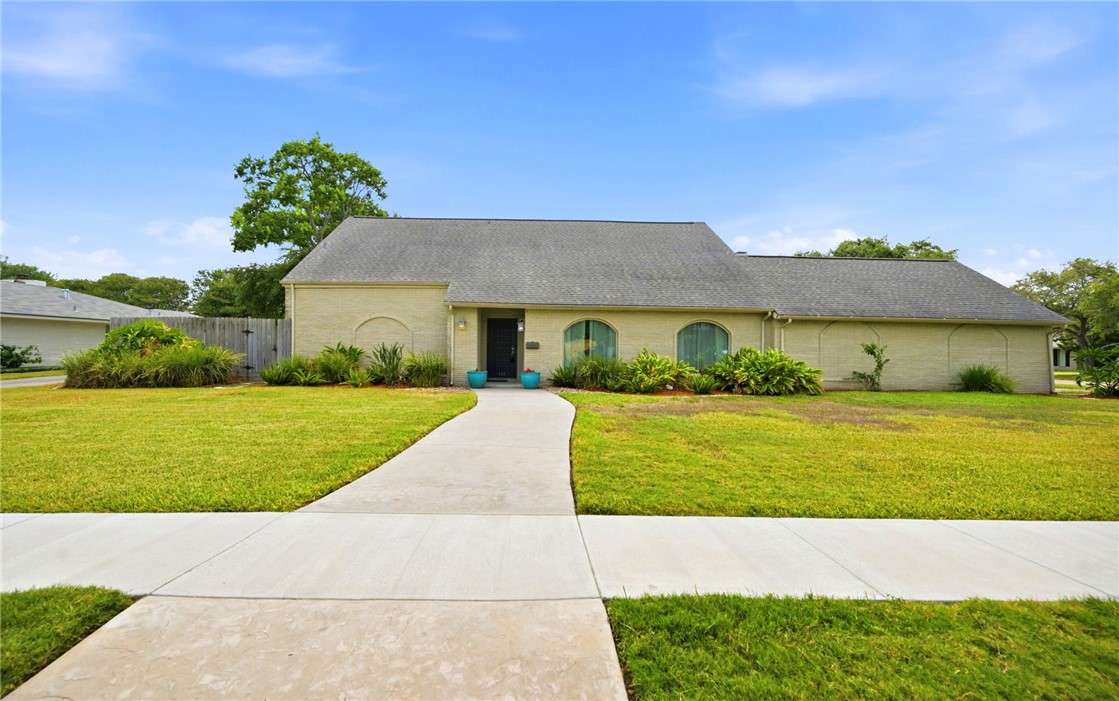 345 Cape Hatteras Dr Property Photo 1