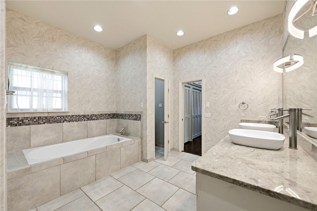 345 Cape Hatteras Dr Property Photo 15