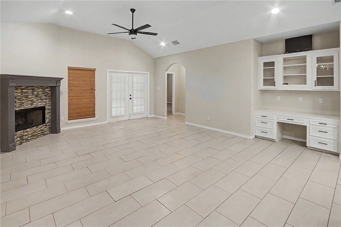 2529 Windrose Dr Property Photo 8