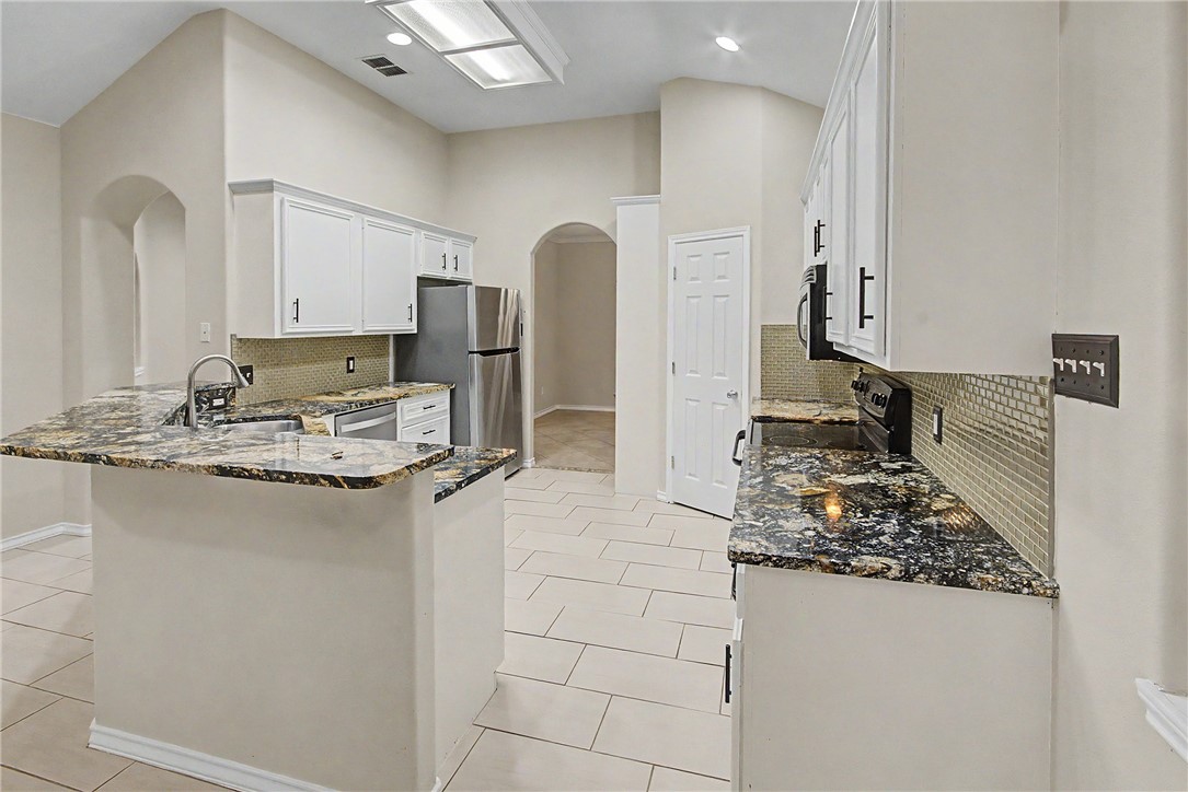 2529 Windrose Dr Property Photo 11