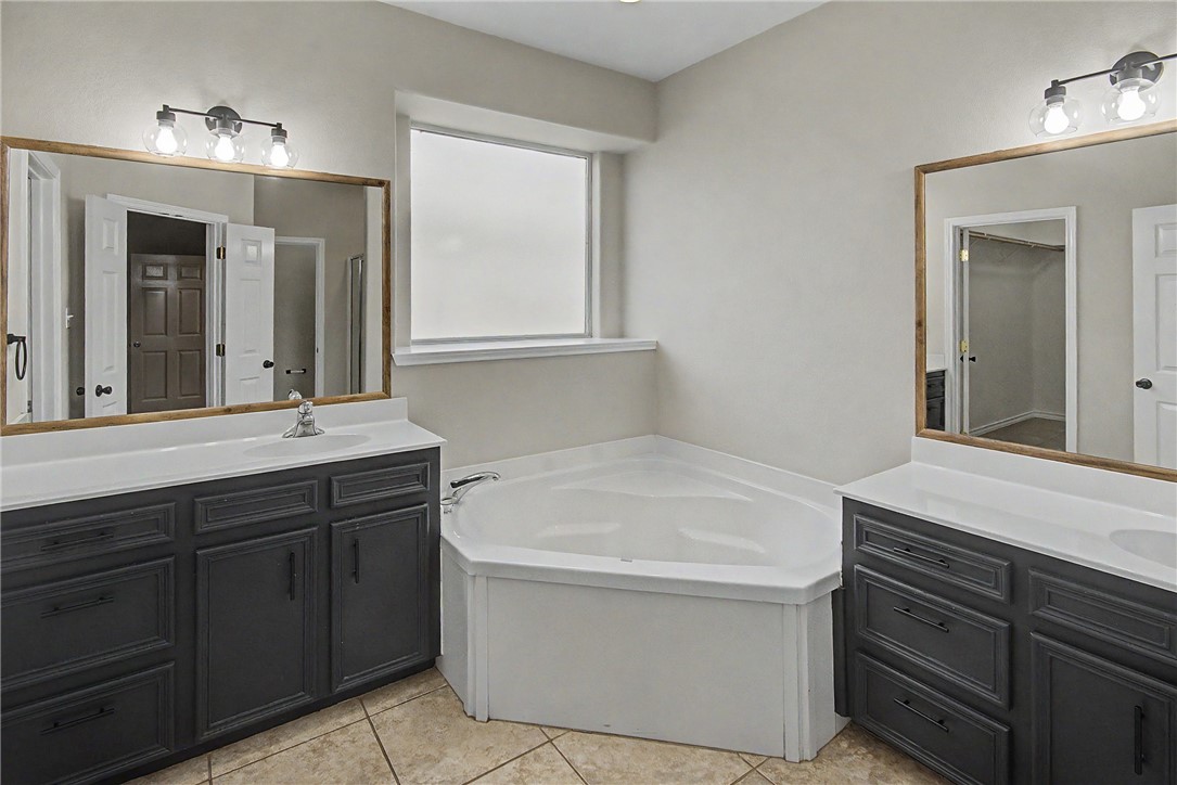 2529 Windrose Dr Property Photo 17