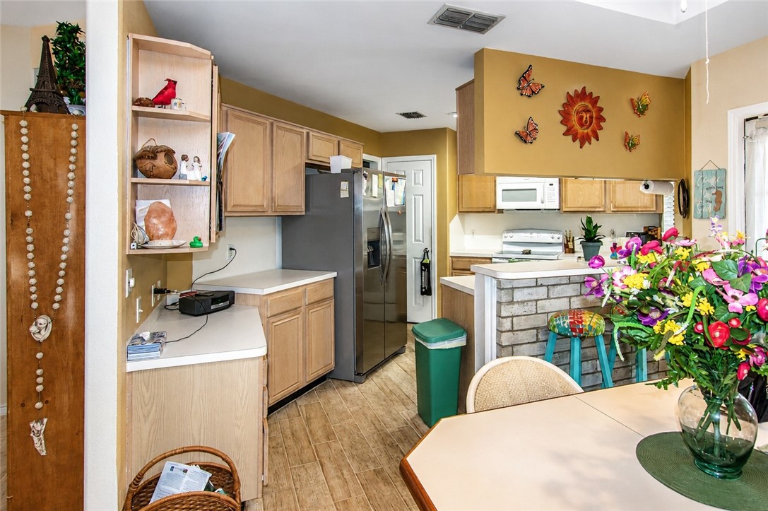 13954 Seafarer Dr Property Photo 4