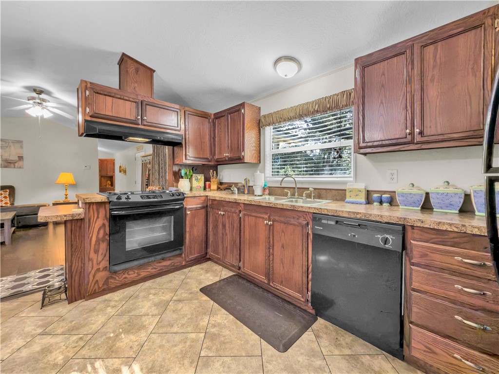 510 Rowe St Property Photo 10