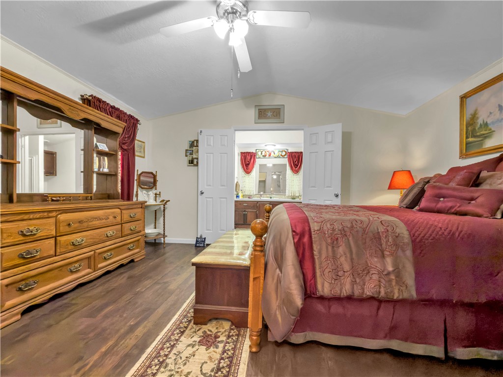 510 Rowe St Property Photo 18