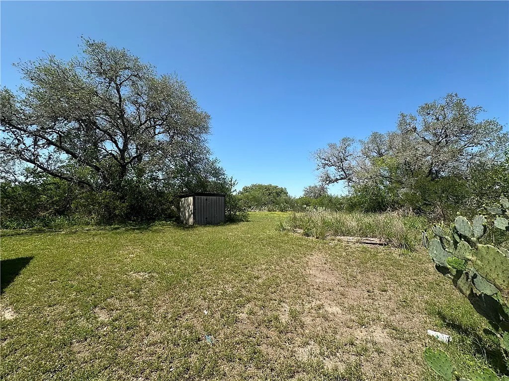 5851 Yucca Property Photo 4