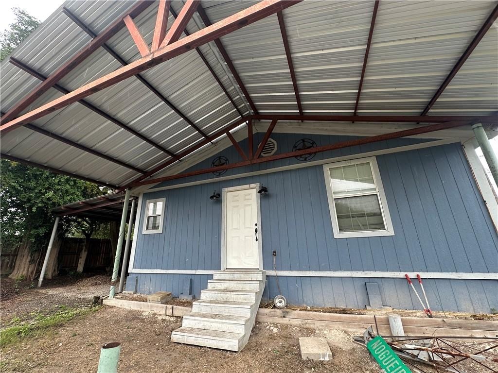 2405 Cox St Property Photo 2